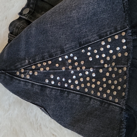BLANK NYC Distressed Studded Frayed Edge Black Wash Denim Boho Mini Skirt - Picture 6 of 11